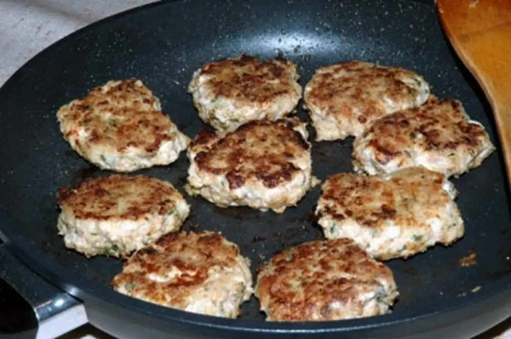 Фрикадельки с морковью и пюре