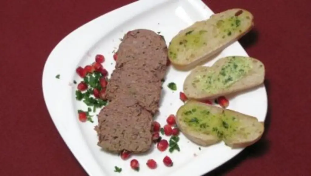 Паштет из куриной печени с гренками
