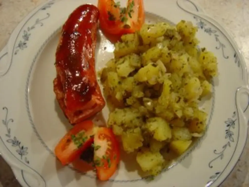 Теплый картофельный салат без жира, низкокалорийный