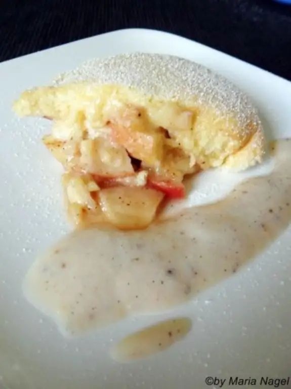 Клафути с запеченным яблоком