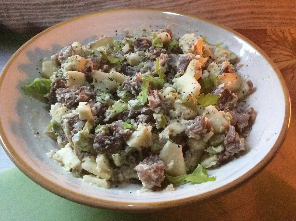Салат из говядины с говяжьей рулькой и маскарпоне