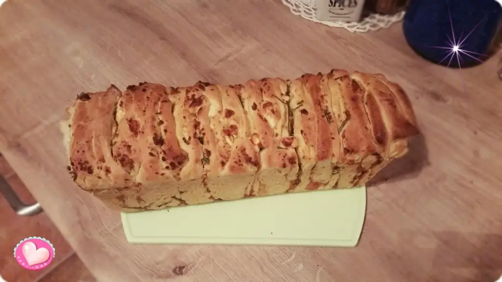 Хлеб с сыром Фета