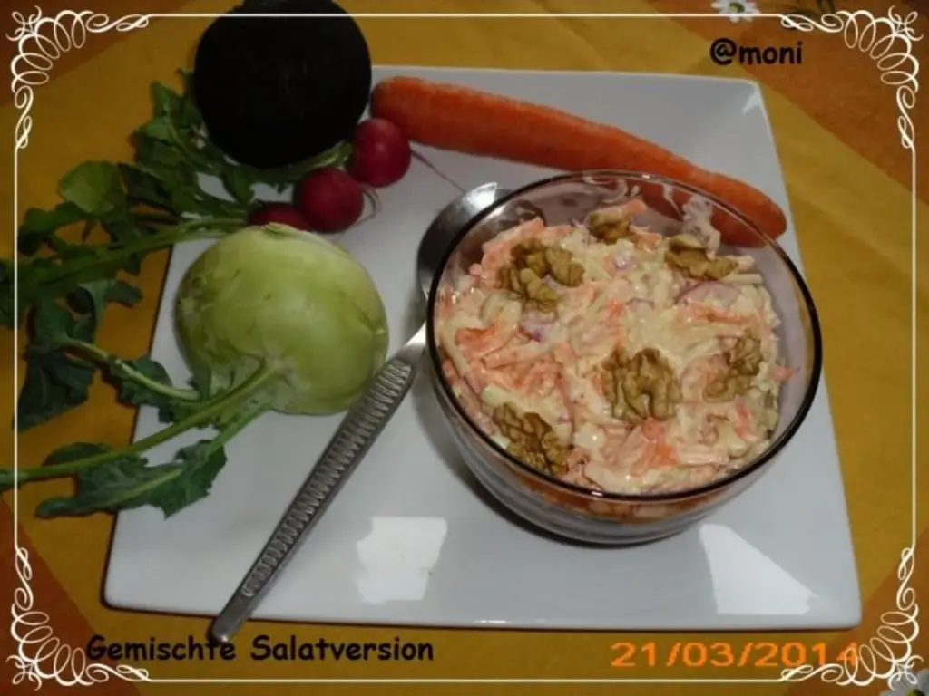 Салат из моркови и различных овощей