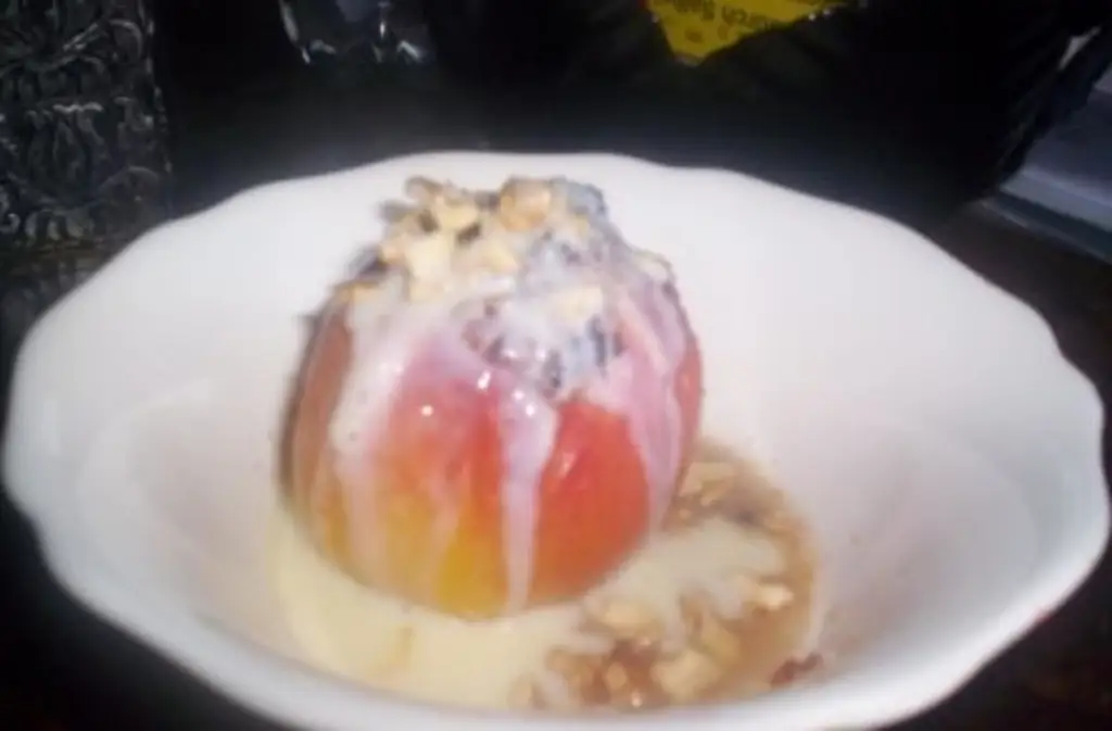 Запеченные яблоки с изюмом