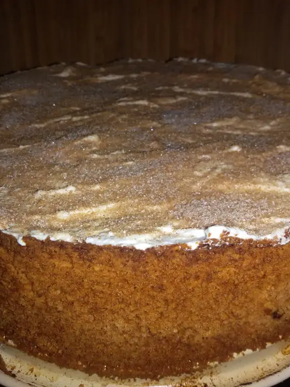 Яблочный пирог с корицей и сливками