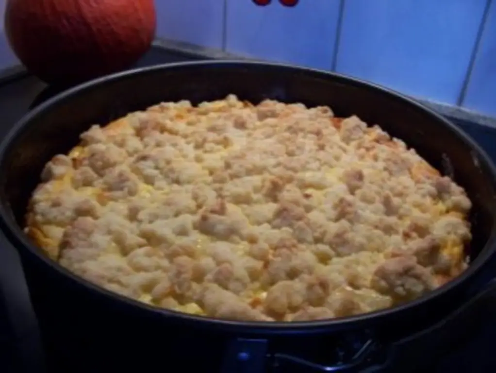 Крамбл с яблоками и творогом