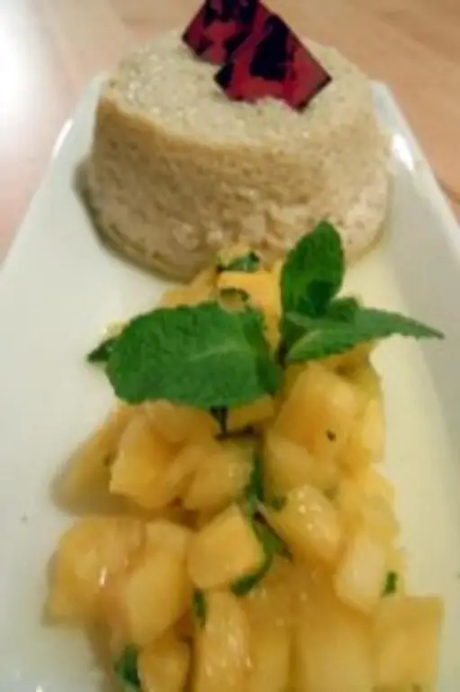 Кокосовый флан с маринованными ананасами