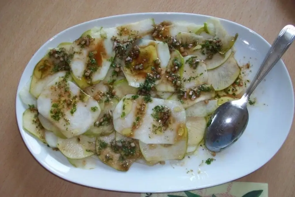 Карпаччо из груши из кольраби