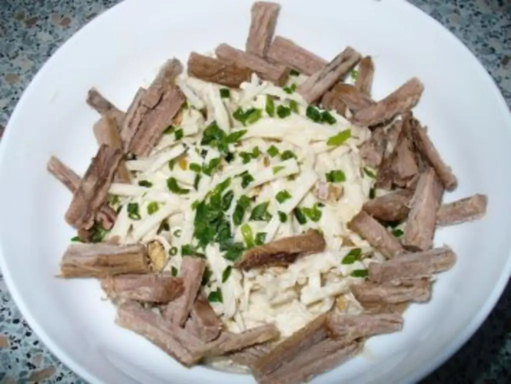 Салат из редьки с говядиной