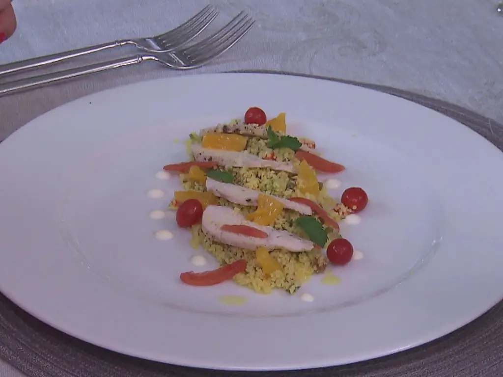 Салат из фермерской курицы на французском кускусе с апельсинами