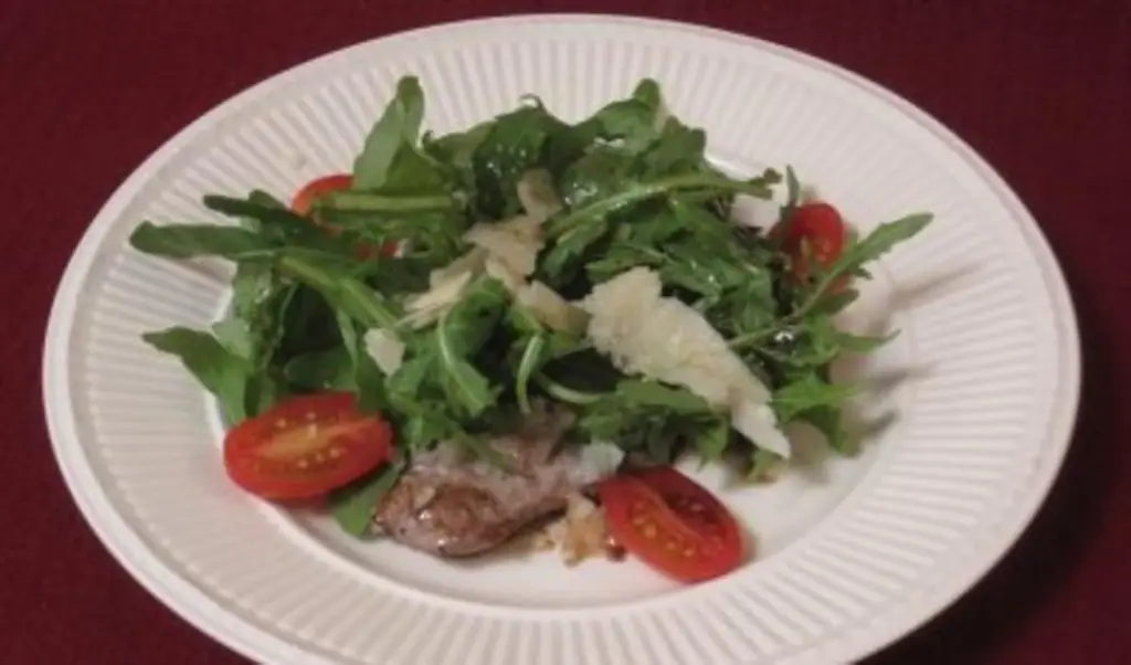 Paillard de boeuf на рукколе