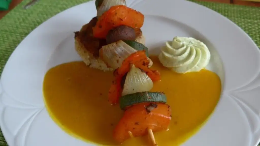 Овощной шашлык с тыквенным соусом