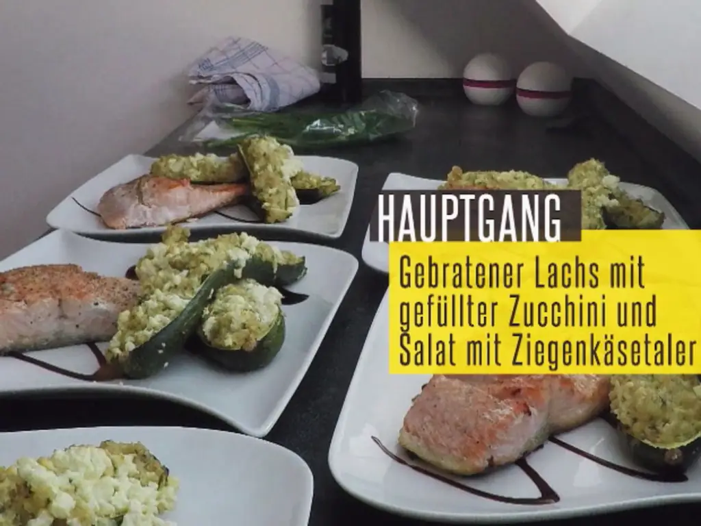 Жареный лосось с фаршированными кабачками