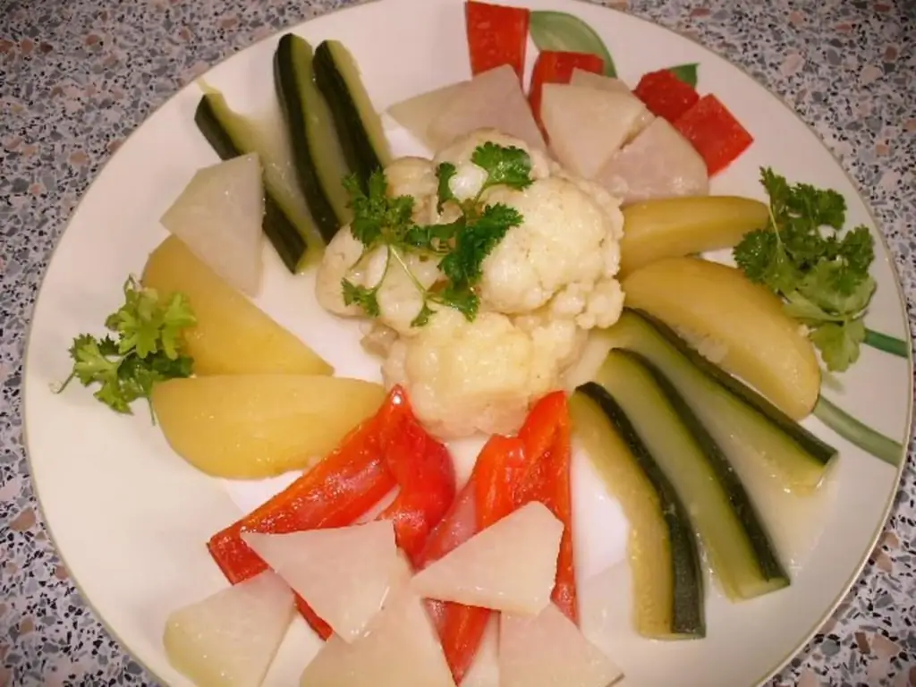 Овощное ассорти с лимонным соусом