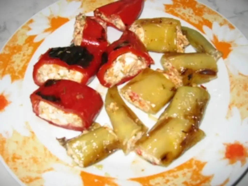 Перец, фаршированный сыром фета