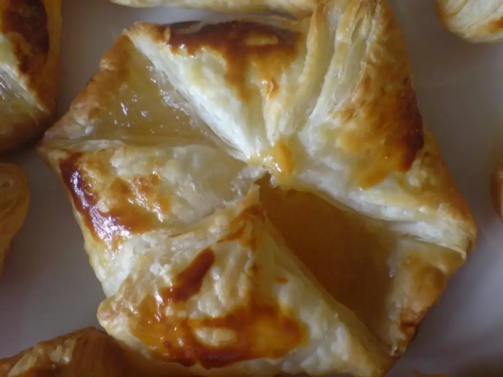 Пицца с яблочной начинкой