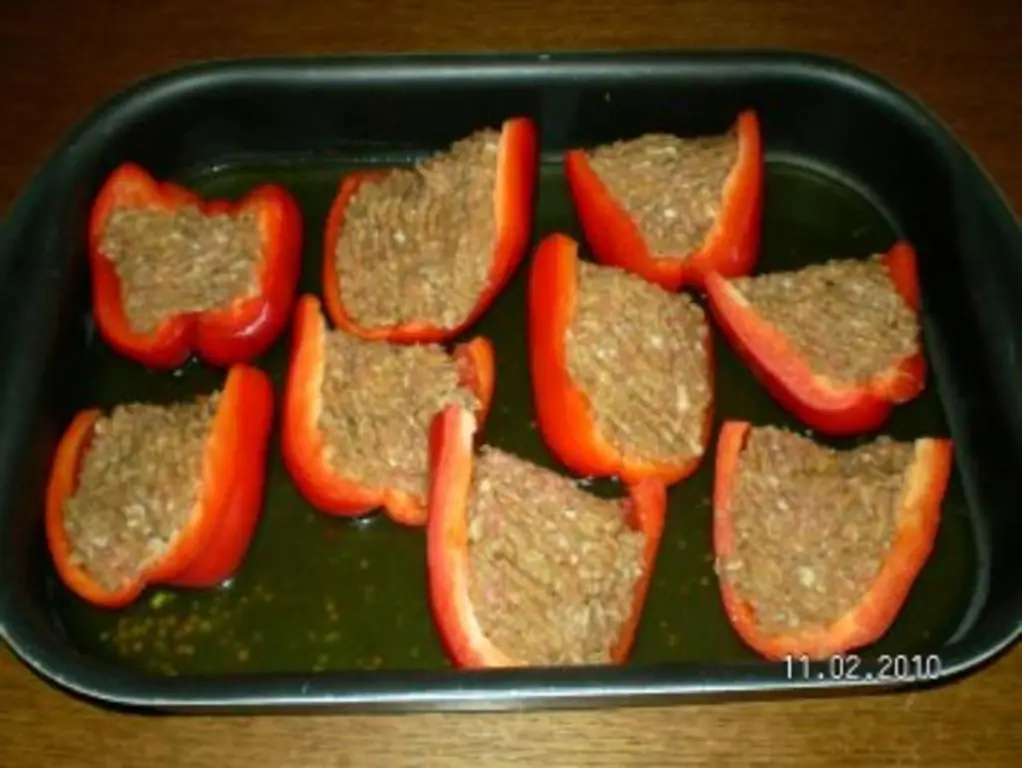 Перец фаршированный и запеченный