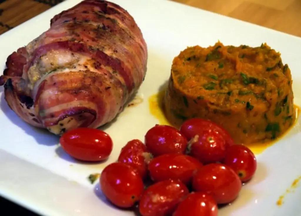 Куриная грудка с начинкой из козьего сыра и свежего инжира, с тыквенным пюре