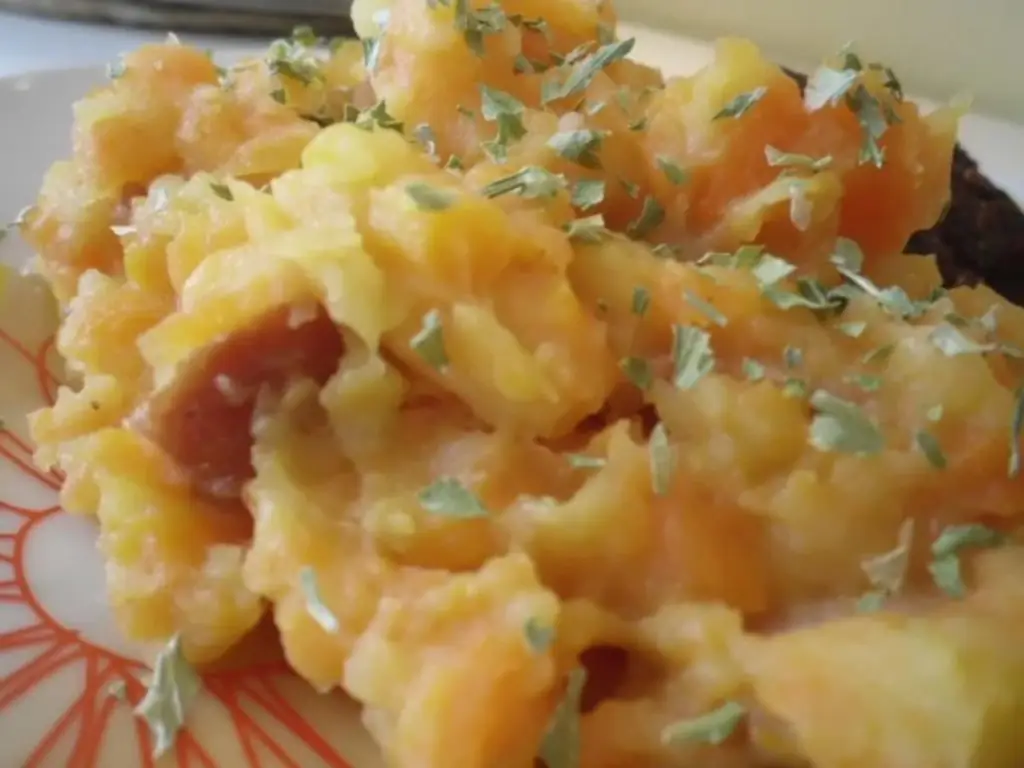 Морковное рагу с копченостями
