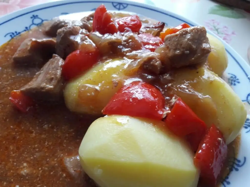 Гуляш из свинины также очень вкусен в подогретом виде
