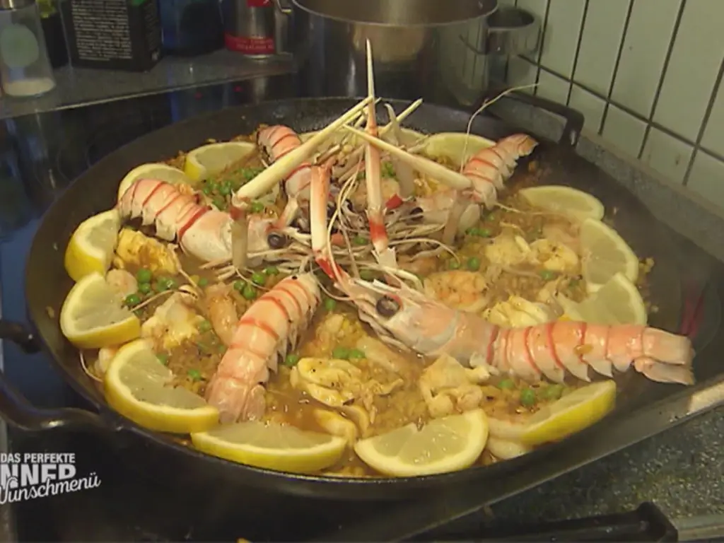 Паэлья со стручковой фасолью и солью