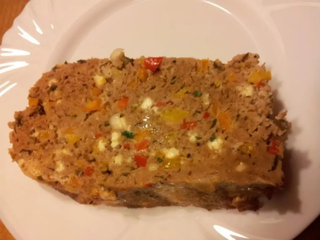 Красочный мясной рулет