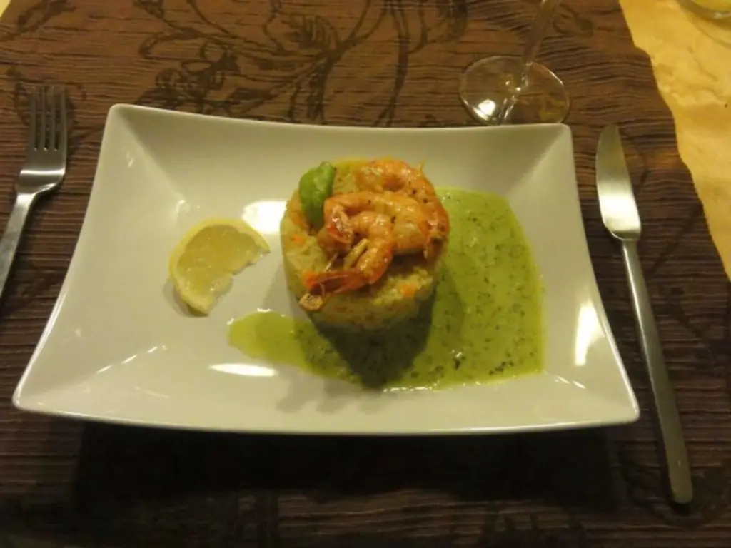 Шашлык из креветок с овощами