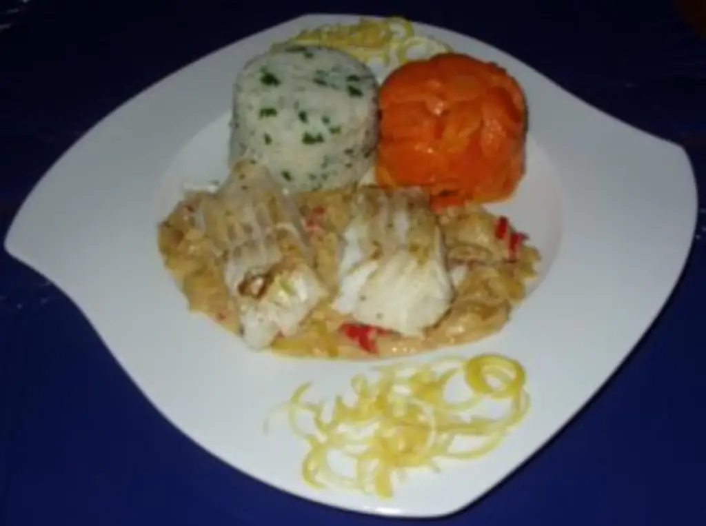 Филе трески на вкусном луке-порее