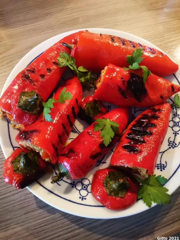 Фаршированный острый перец с кускусом