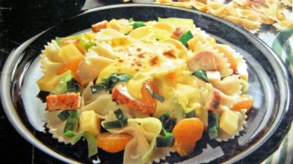Салат с куриной пастой