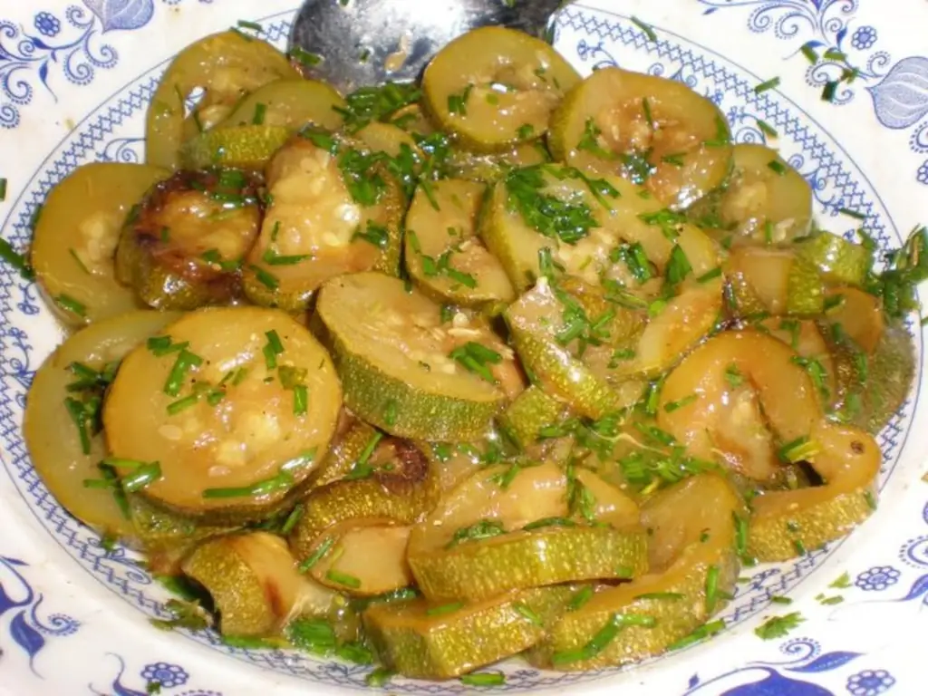 Салат из кабачков с цукини и рапсовым маслом