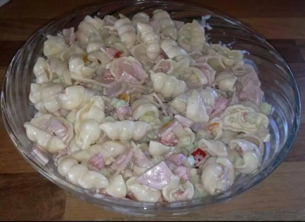 Салат с макаронами Бритты
