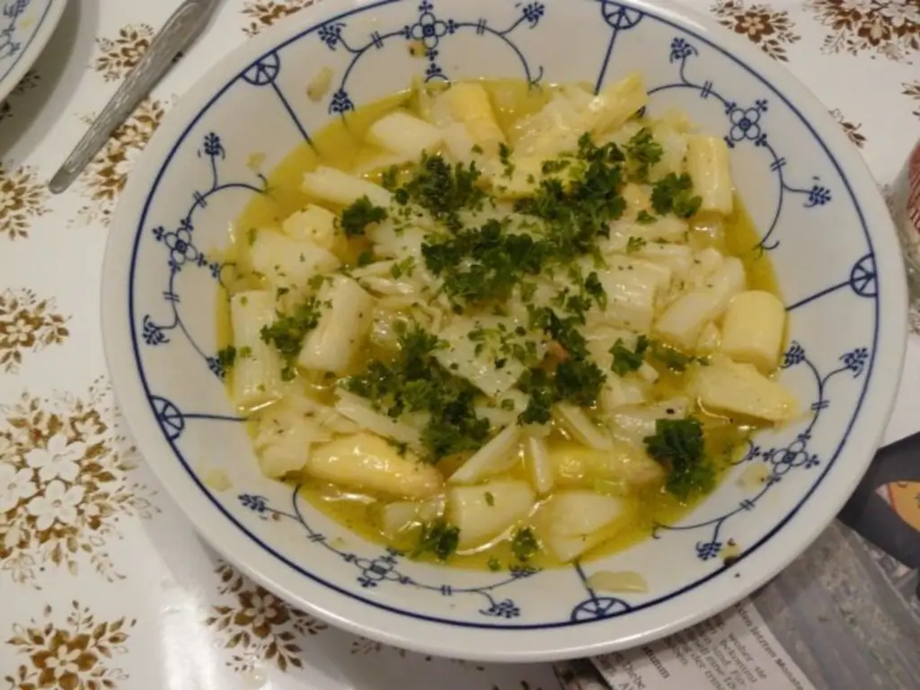 Салат из спаржи с лимоном