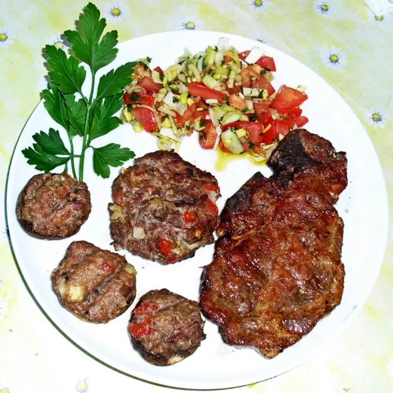 Пряная домашняя кухня на угольном гриле