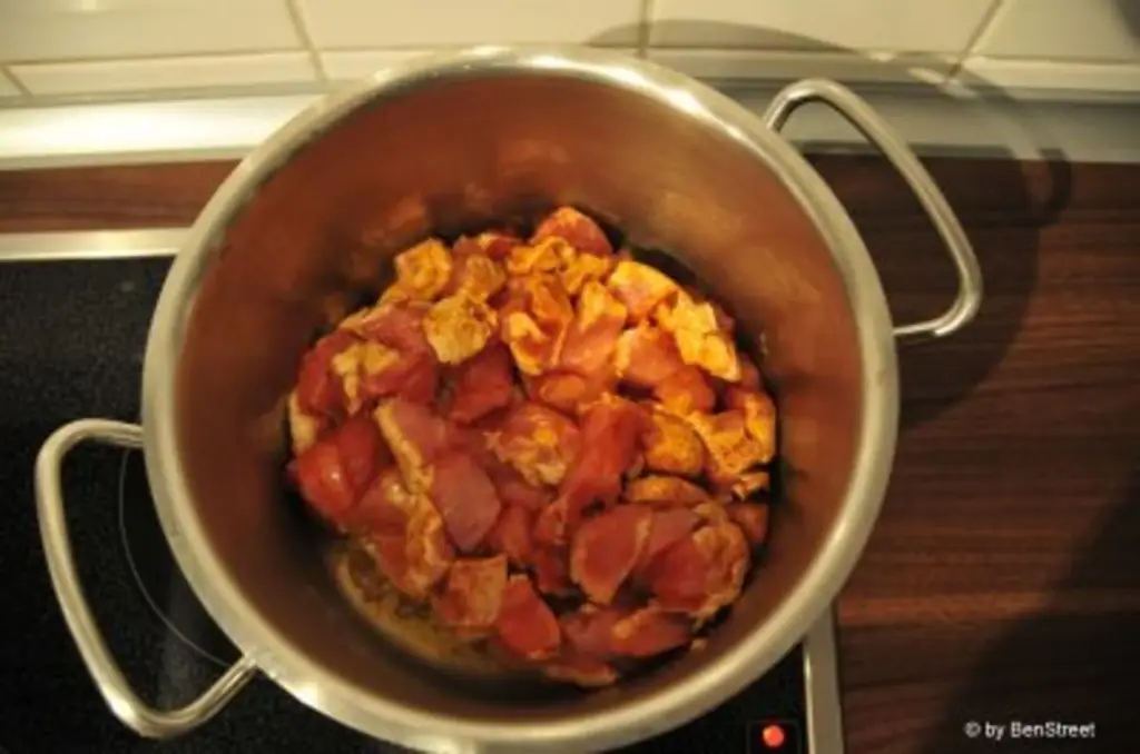 Ломтики индейки с брокколи и паровыми грибами в сливочном соусе