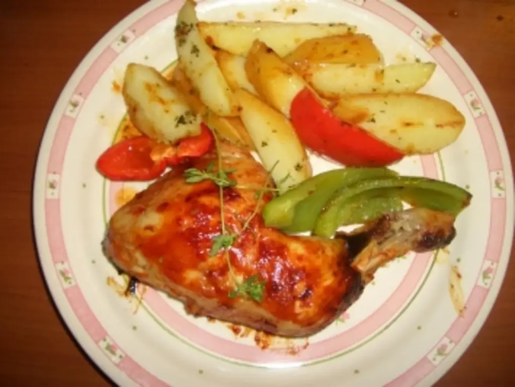 Куриные голени, запеченные в духовке, с картофелем и перцем