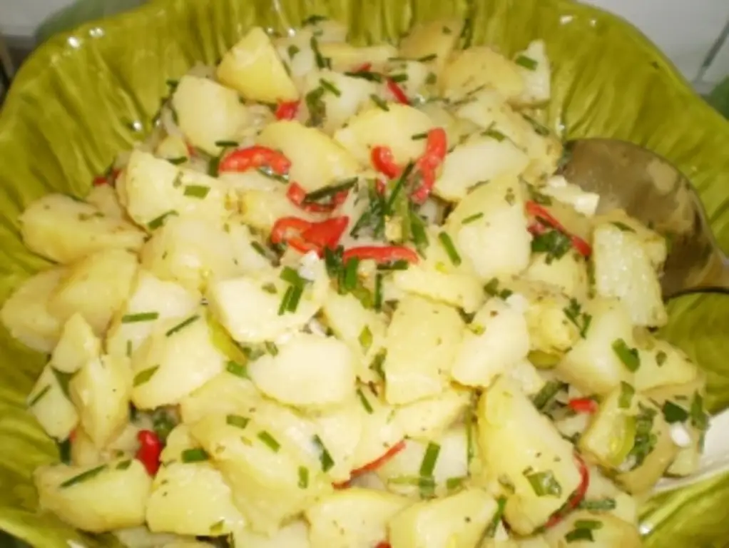 Картофельный салат особенно вкусный
