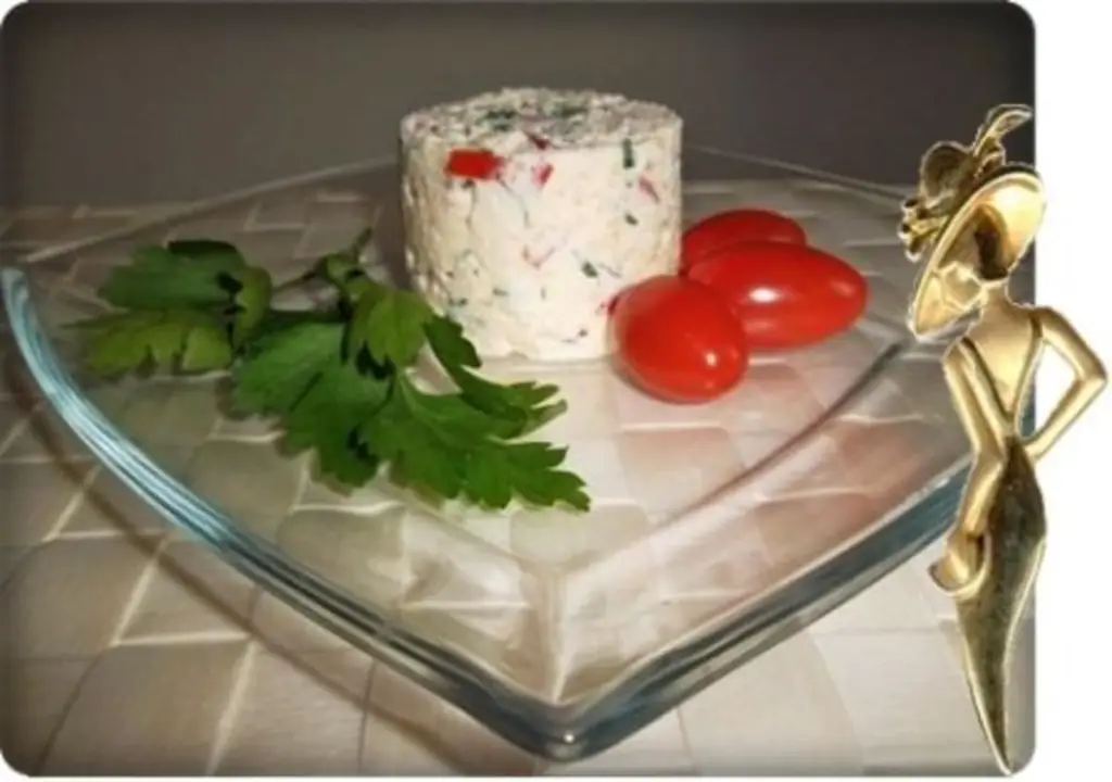 Сливочный сыр с помидорами, просом и петрушкой