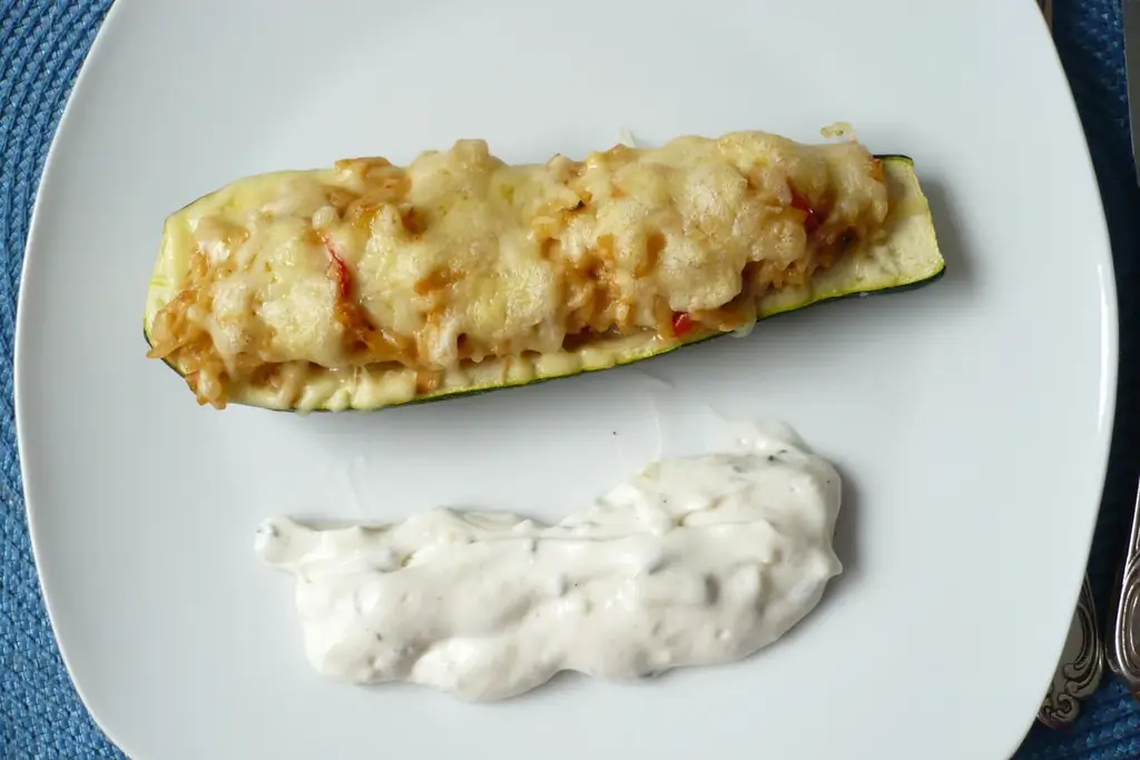 Фаршированные кабачки по-гречески