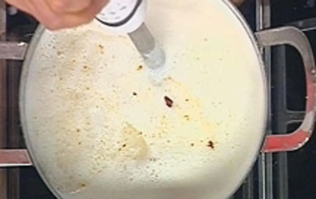 Суп из спаржи со спаржей и маслом