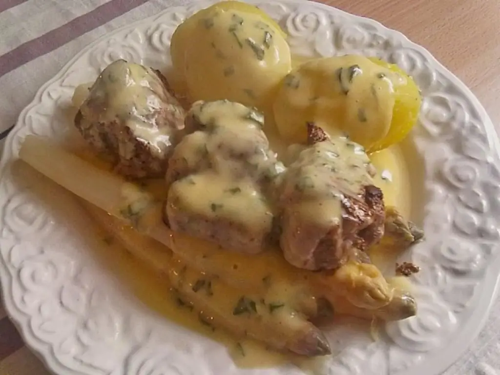 Филе свинины со спаржей и картофелем