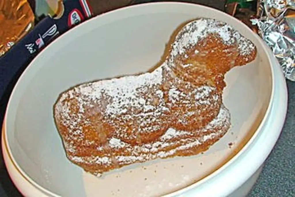 Пасхальный барашек с яичным желтком и сахаром