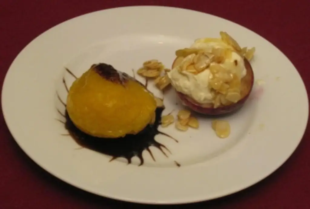Жареный персик с маскарпоне