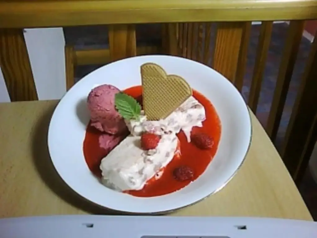 Малиновое парфе с яичным желтком и малиновым шнапсом