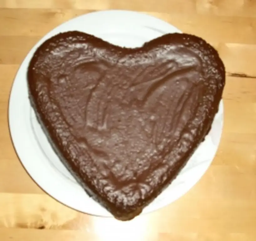 Шоколадный торт с размягченным маслом и сахаром