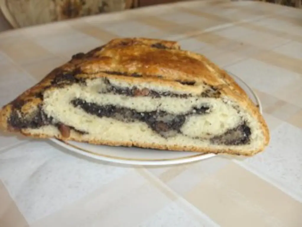 Рулет с маком и изюмом