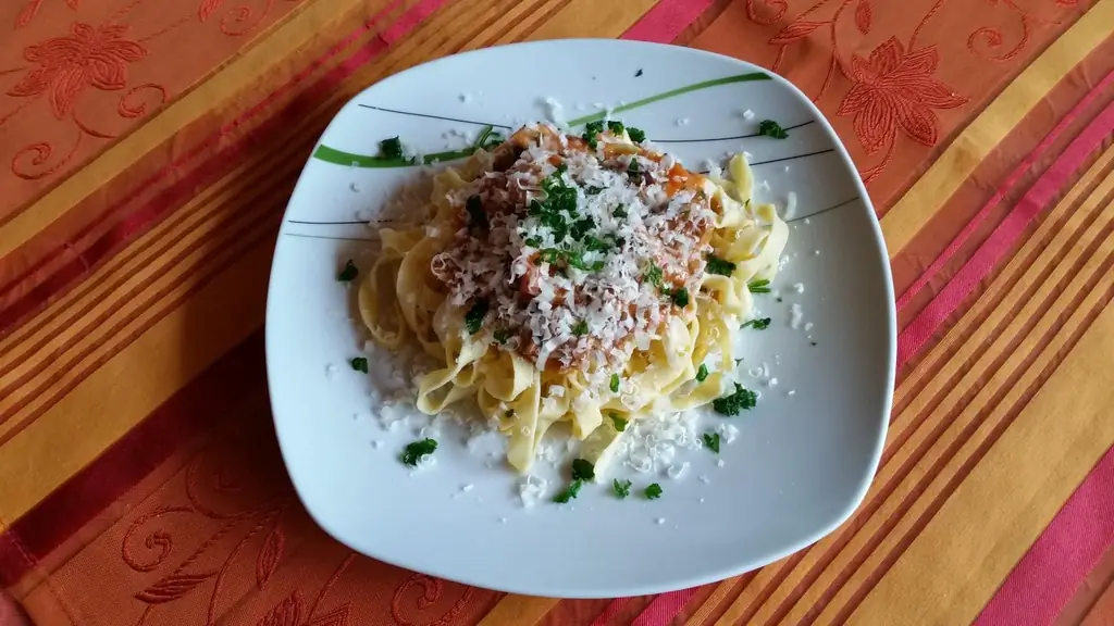 Болоньезе рагу с разными видами мяса