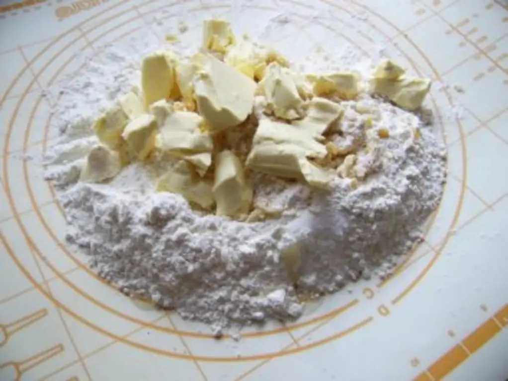 Торт из крошки с вишней