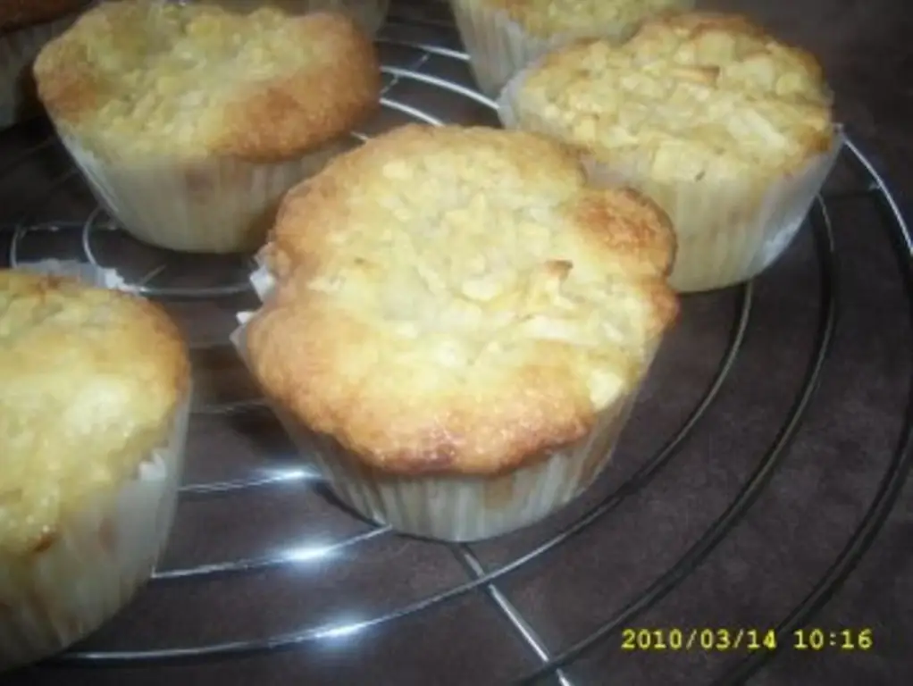 Яблочные маффины с яблоками для начинки