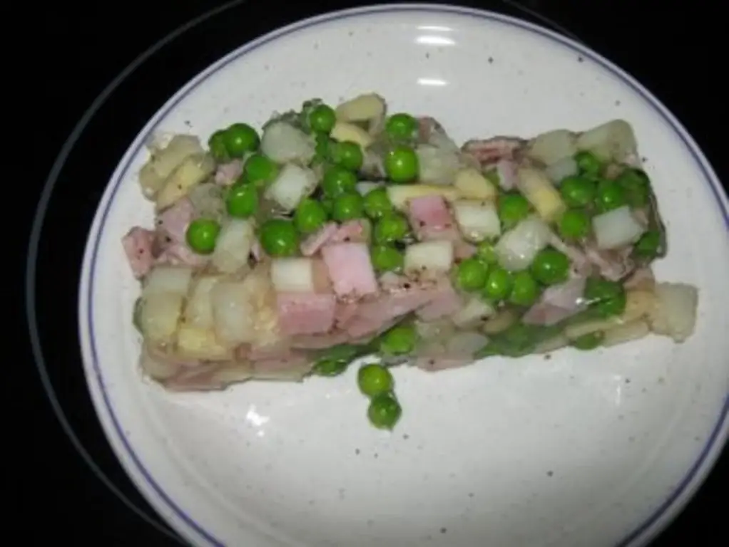 Желе из спаржи с вареной ветчиной и горошком